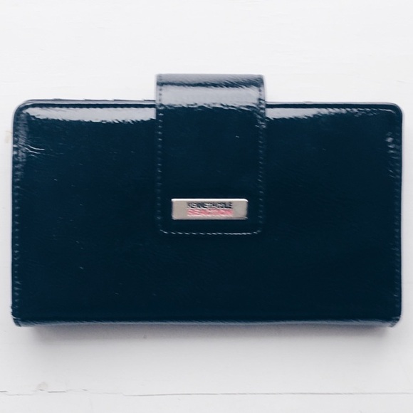 Kenneth Cole Reaction Wallet - Picture 1 of 6
